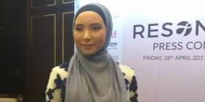 Cerita Menggetarkan Hati Balerina Berhijab Pertama di Dunia