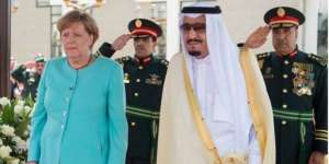 Kanselir Jerman `Menolak` Berkerudung Saat Bertemu Raja Saudi