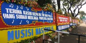 Reaksi Kapolri Saat Kantornya Kebanjiran Karangan Bunga