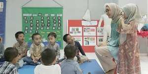 Ria Miranda Jadi 'Guru' di Sekolah Sang Putri