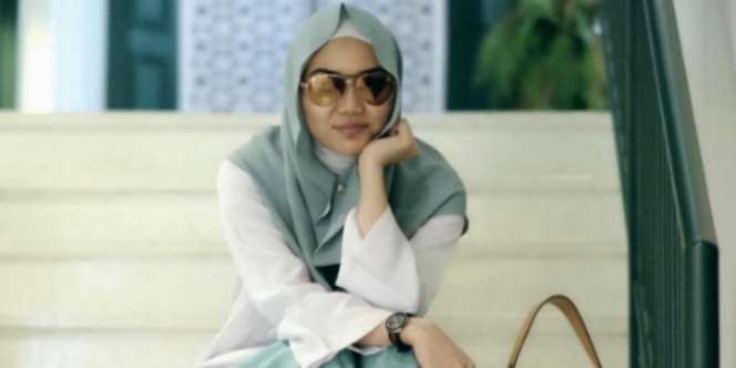 Hijab Tanpa Jarum Rina Nose yang Sukses Curi Perhatian