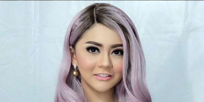 Penampilan Asli Jenita Janet Tanpa Wig Bikin Meleleh