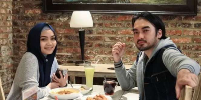 Lihat Foto Ini, Rina Nose Beri `Kode` Ingin Menikah?