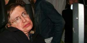 Hawking: Manusia Harus Tinggalkan Bumi 100 Tahun Lagi