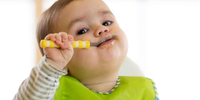 Mengenal BLW, Cara Mudah Memberi Makan Bayi