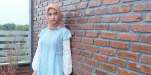 Tiru Gaya Hijab Instan Poppy Bunga Tanpa Jarum Pentul