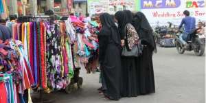 Rela Berikan Antreannya, Muslimah Baik Hati Malah Dicibir
