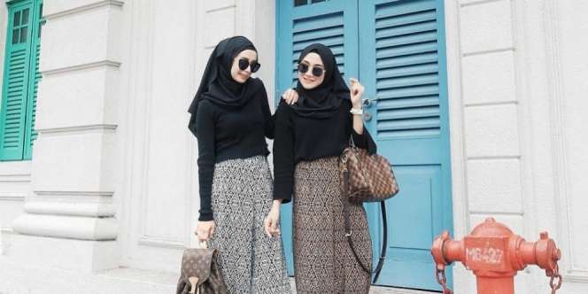 Tips Kenakan Baju Hitam Agar Tak Terlihat Membosankan