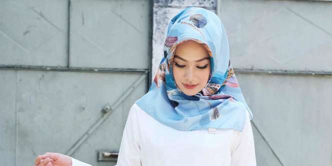 Intip Gaya Hijab Indah Nada Puspita, Tampil Putih Bersih