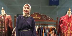 Inspirasi Tampilan Formal Look ala Dian Pelangi