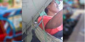 Kisah Tukang Becak Terpaksa Bekerja Sambil Gendong Bayinya