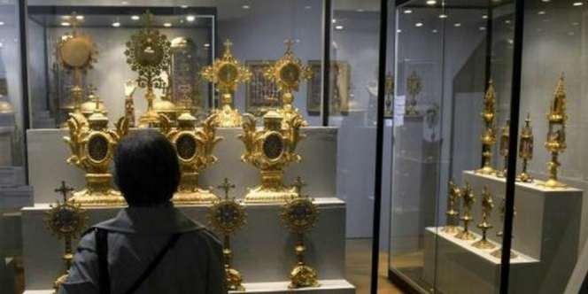 Mahkota Senilai Rp14 Miliar Dicuri dari Museum