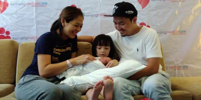 Ekspresi Anak Pertama Omesh-Dian Saat Dengar Adik Lahir