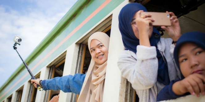 20 Aksi Teraneh Penumpang Kereta