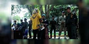 Razia Wanita Berpakaian Ketat, Polisi Syariat Aceh Beri Sarung