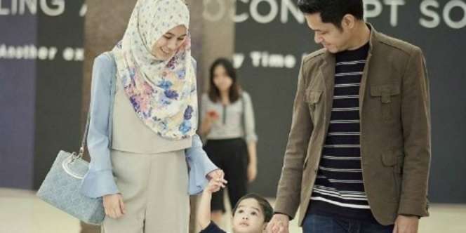 Terlihat Simple, Astaga Harga Tas & Sepatu Alyssa Soebandono..