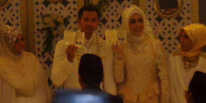 Selamat! Fairuz A Rafiq dan Sonny Septian Resmi Menikah