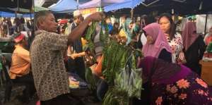 Ibu-ibu Ngamuk Gara-gara Petai Satu Papan Rp1,2 Juta