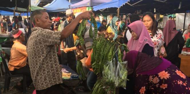 Ibu-ibu Ngamuk Gara-gara Petai Satu Papan Rp1,2 Juta
