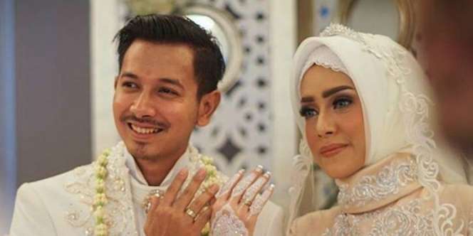 Menikah, Fairuz Kenakan Gaun Pengantin Bernuansa Peach