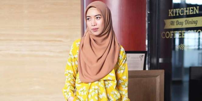 Tips Padupadan Busana Hijab Warna Kuning