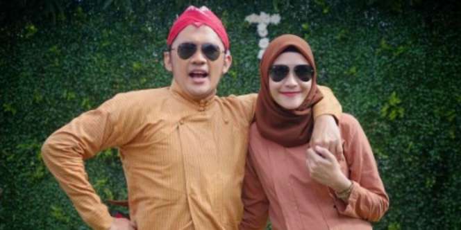 Padupadan Busana Kondangan Tradisional ala Hanung dan Zaskia