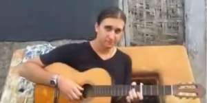 Heboh Bule Galau Aransemen Lagu 'Aku Rapopo' Jupe