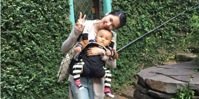 Alasan Laura Basuki Tak Pernah Berikan Gadget ke Anak