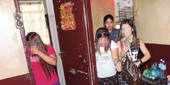 Digerebek, Wanita Belia Itu Sembunyi di Bawah Ranjang