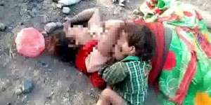 Tragis Balita Ini Menyusu Pada Mayat Ibunya