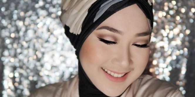 Tips Tampil Cantik Sempurna dengan Item Make Up Sederhana