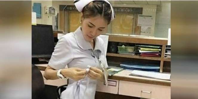 Dianggap Terlalu Seksi, Perawat Cantik Ini Mengundurkan Diri