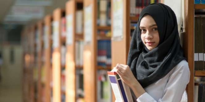 Rawat Hijab Kesayangmu Sesuai Jenis Kainnya