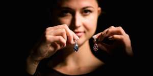 Anting Super Mahal, Harganya Setara 547 Mobil Alphard