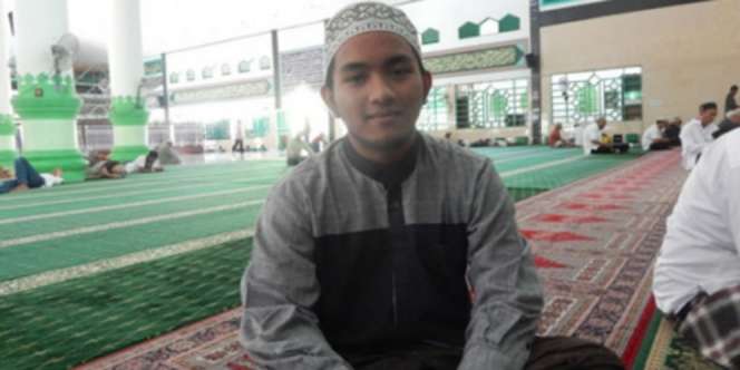 Sempat Takut Akan Dibunuh, Remaja Ini Jadi Imam Masjid Agung