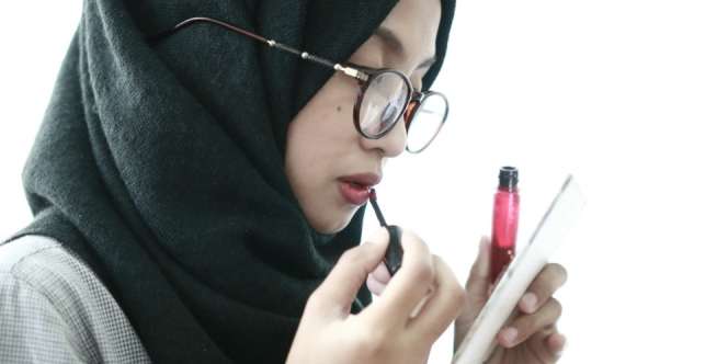 Pilihan Warna Lipstik Merah yang Sempurna untuk Jenis Kulitmu