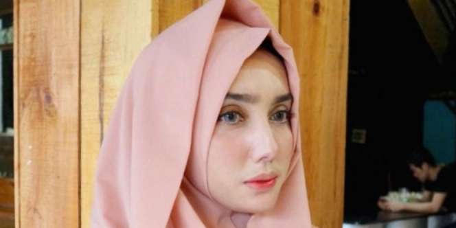 Tutorial Pasmina Ringan Membentuk Aksen Layering yang Kekinian