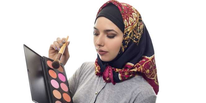Bahaya Pemakaian Produk Makeup Berusia Lebih dari Setahun