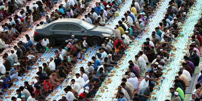 Foto Bukber Ini Bikin Heboh Sosmed, Apa yang Janggal?