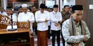 Datang Sebelum Azan, Jokowi Kagetkan Jamaah Tarawih di Bogor