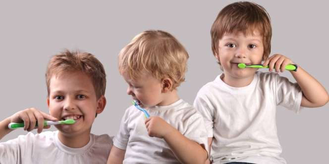 3 Cara Seru Ajari Anak Gosok Gigi