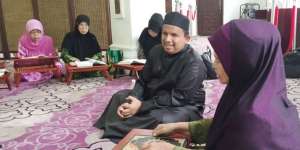 Subhanallah, Meski Buta Pria Ini Menjadi Guru Ngaji