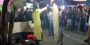 Ritual Memanggil Pocong Bikin Heboh Warganet