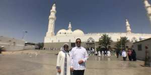 Ibadah Umroh, Anies Baswedan Sempatkan Sholat di Raudah