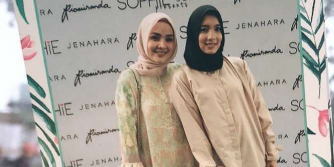 Ria Miranda Luncurkan Koleksi Busana Lebaran Bernuansa Cerah