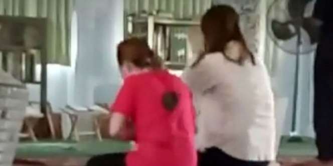 Dua Wanita Cantik Itu Masuk Masjid, Malu Begitu Tahu...
