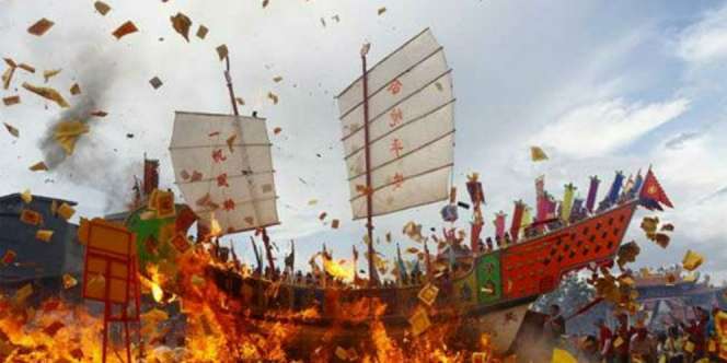Festival Bakar Tongkang, 47 Ribu Wisatawan Serbu Riau