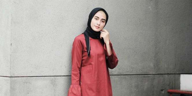 Ide Padupadan Long Sleeve Bell Top untuk Outfit Buka Puasa