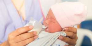 Yuk, Latih Bayi Minum ASIP Tanpa Dot