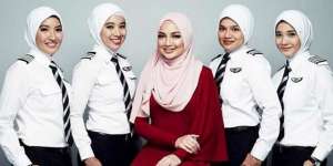 Desainer Malaysia Rancang Hijab Resmi Pilot Wanita AirAsia